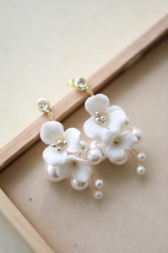 Ceramic Flower Pearl Embellished Bridal Hairpin Hair Plug Simple Hair Accessories A Pair Of Gold Earrings - Shop at LoveMi