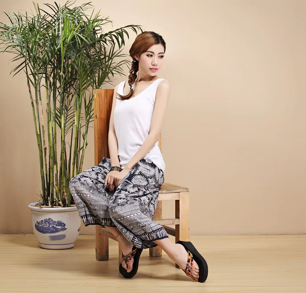 Ethnic Print Women's Pants Linen Cloth Mixed Batch New National Style Bloomers Blue And White Pattern Cropped Library - Blue And White Stripes