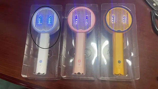 Pet Comb USB Rechargeable UV Sterilization Pet Comb Cleaning Beauty For Cats And Dogs White - Shop at LoveMi
