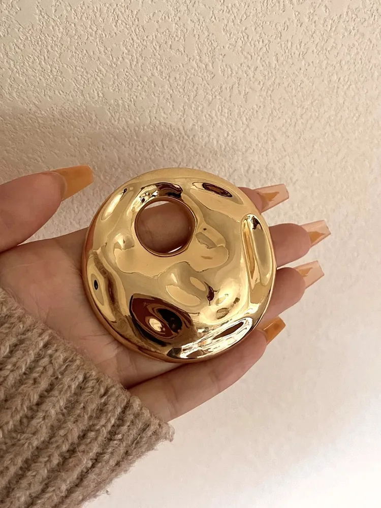 Simple Metal Irregular Hollow-out Round Brooch High Sense - Gold Titanium Steel