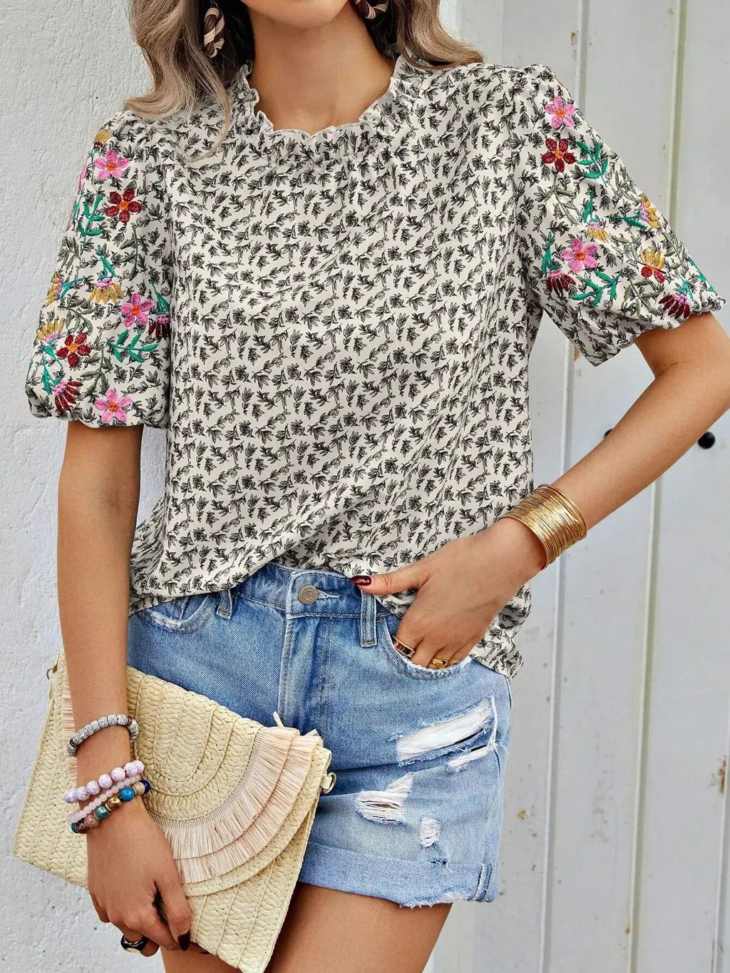 Embroidered Printed Buckle Wave Turtleneck Short Colour Matching Top - Black