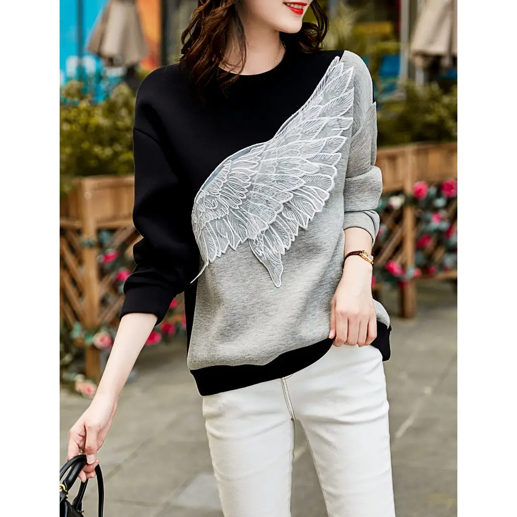 Color Contrast Patchwork Three-dimensional Wings Embroidered Crew Neck Sweater - Black And Gray