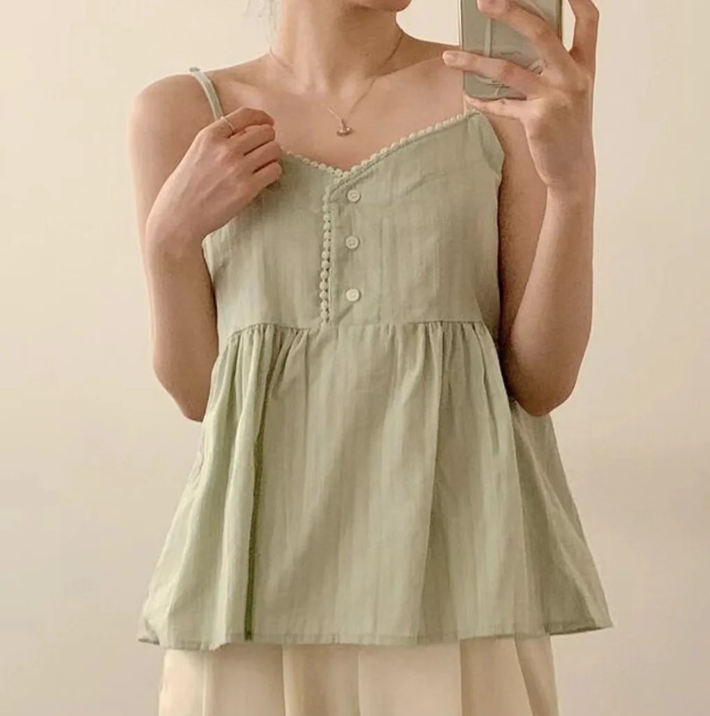 Women's V-neck Buckle Ruffled Camisole - Green