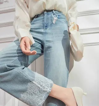 Women's Retro Lace Patchwork Design Jeans - Top