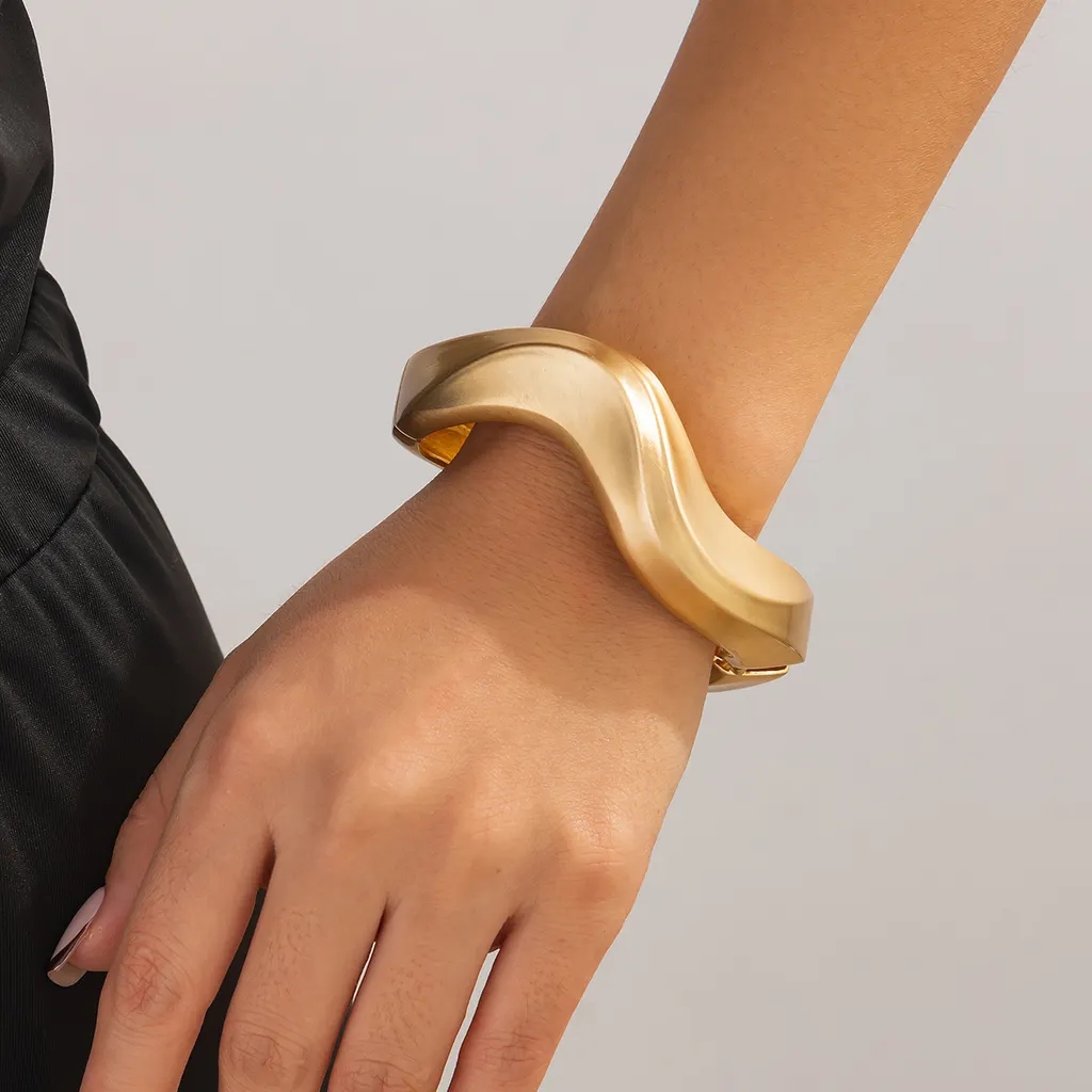 T Exaggerated Thread Twist Line Ring Design Metal Pleated Bracelet - 04 2666 Gold