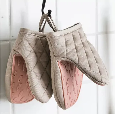 56g Fish shaped Half The Silicon Adhesive Plaster Handbag Gloves Yellow Pink - Shop at LoveMi