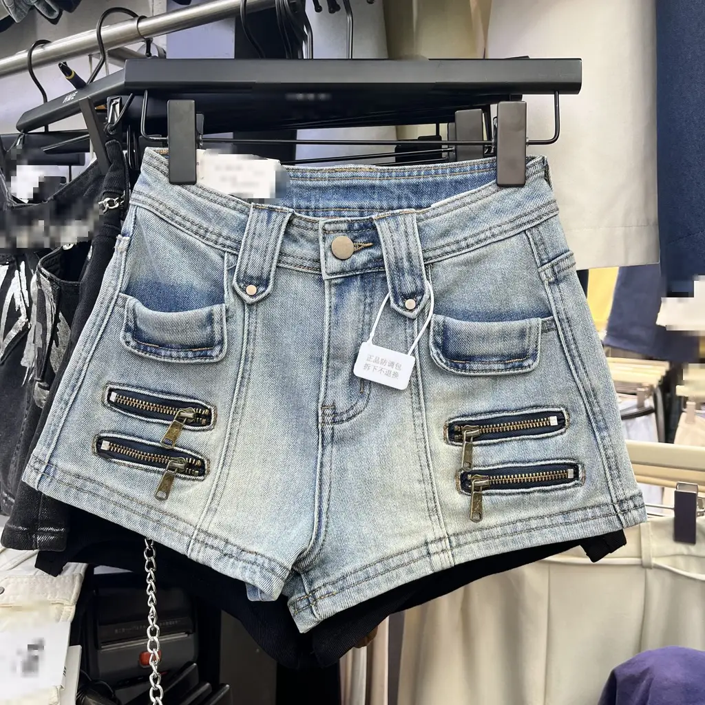 Design Sense Chain Decoration Fashion Denim Shorts - Light Blue