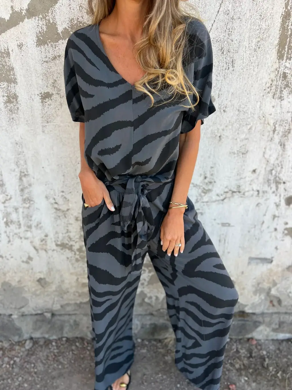Fashion Zebra Stripes V-neck Lace-up Top Suit - Dark Gray