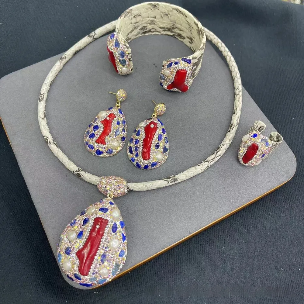 New Genuine Leather Snakeskin Sea Bamboo Inlaid Pearl Autumn And Winter Four-piece Jewellery Set - Green Crystal Gravel