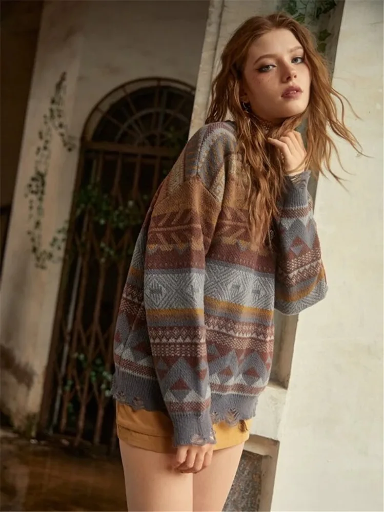 Geometric Pattern Hole Knitted Long Sleeve Sweater - Gray