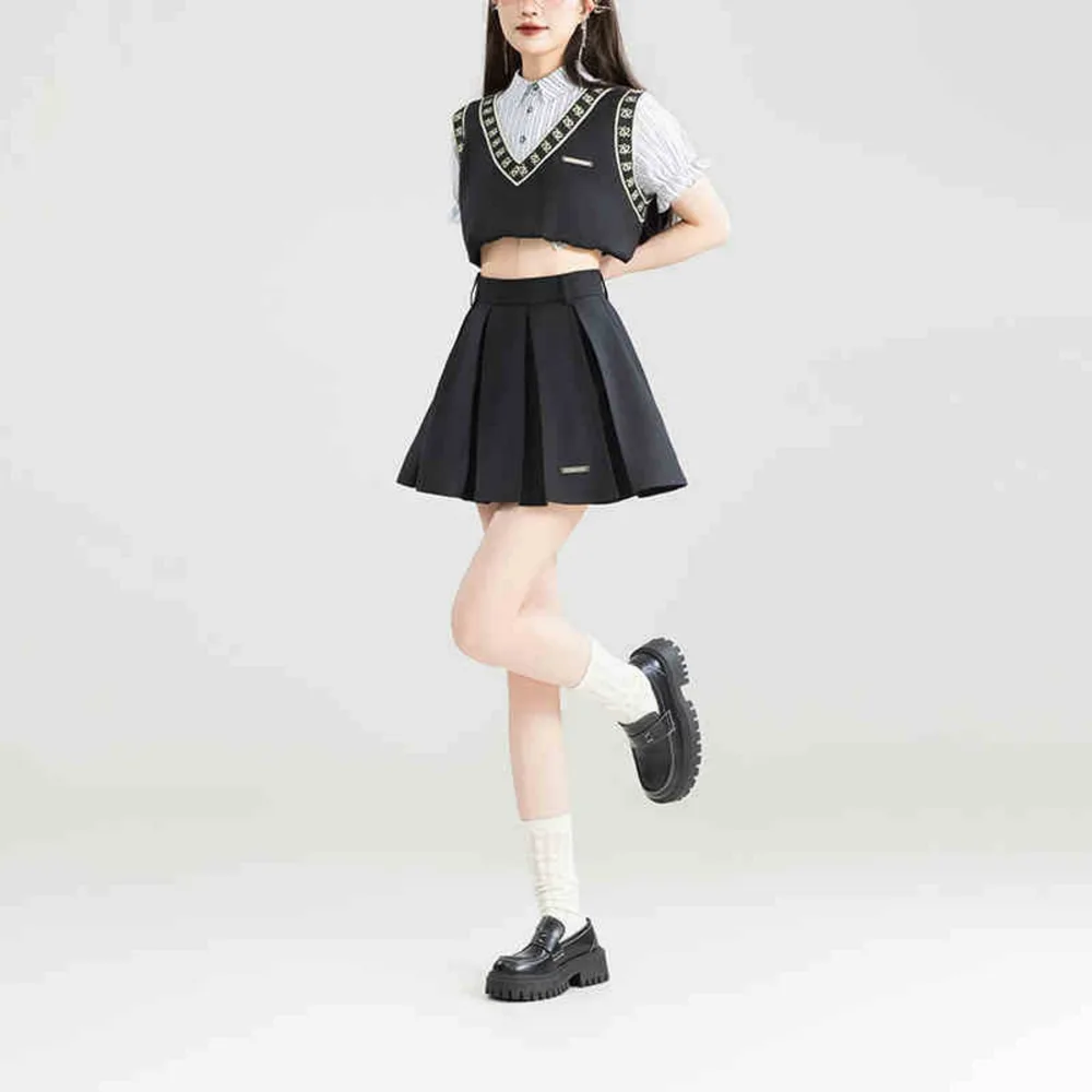 French Style Embroidered Lace Patchwork Top Black Pleated Short Skirt - Shop at LoveMi