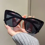Black Frame Gray Piece