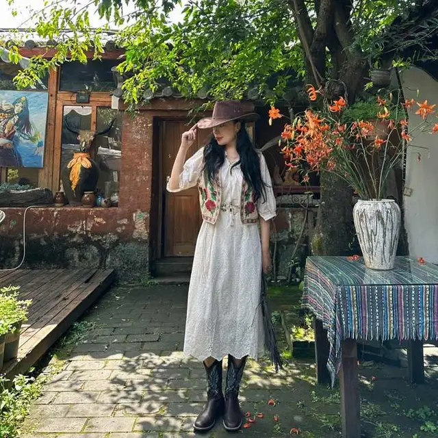 Prairie Ethnic Style Flowers Embroidery Short Vest Apricot - Shop at LoveMi