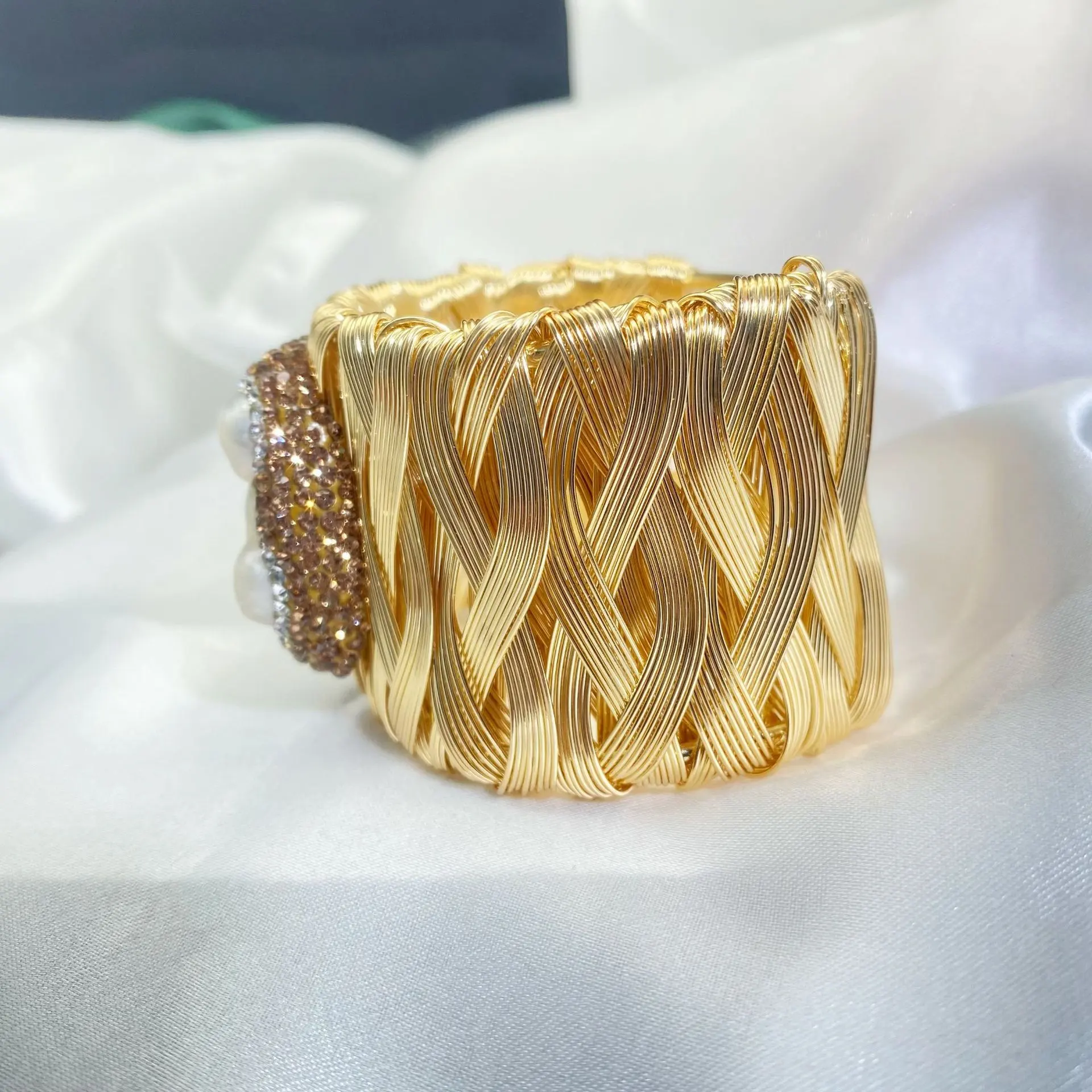 Natural Light Design Luxury Baroque Bracelet - Gold