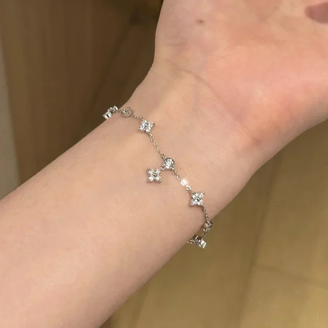 High grade Four leaf Clover Zircon Bracelet Fashion Gift Dignified Sense Of Design White Gold Color - Shop at LoveMi