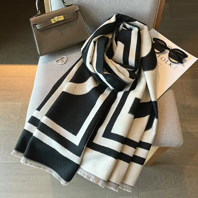 It Looks Good When You Hang It Casually, High end Feeling, Full Of Black Shawl For Women Black Rice - Shop at LoveMi