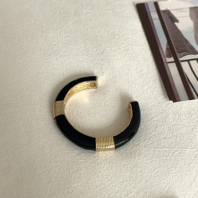 Contrast Color Ridge Pattern Enamel Twin Bracelet Retro Wide brimmed Bracelet Black Monolayer B14 - Shop at LoveMi