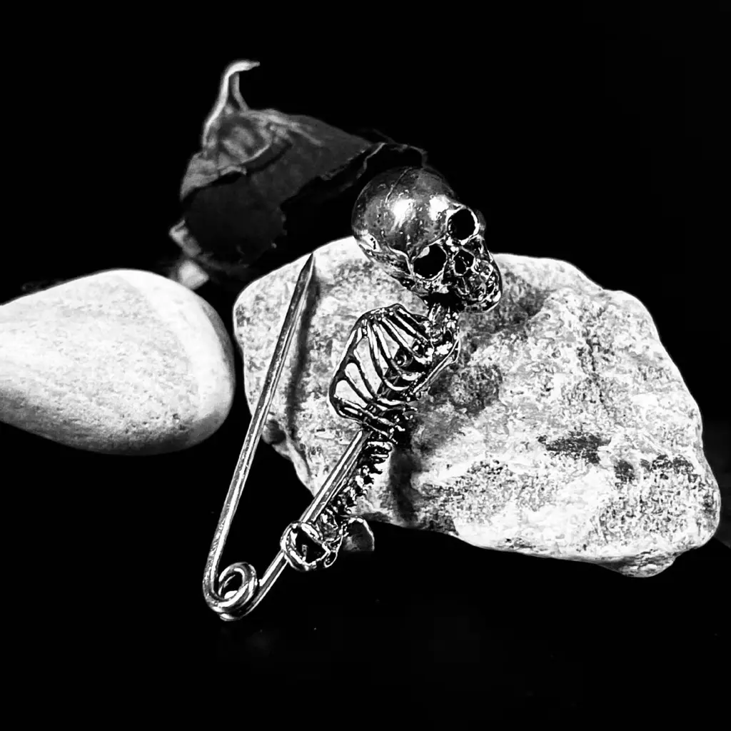 Halloween Vintage Skull Pin Clothes Brooch - Antique Silver