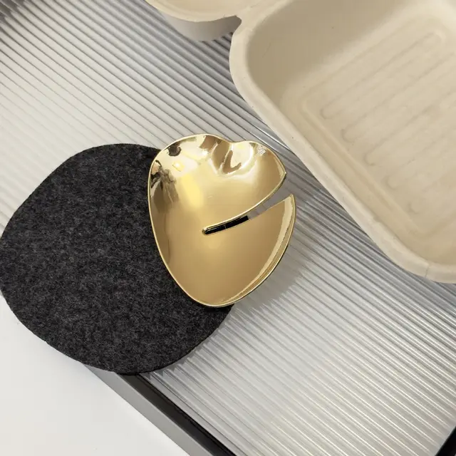 Niche Design Atmospheric Silver Shiny Surface Metal Brooch Gold - Shop at LoveMi