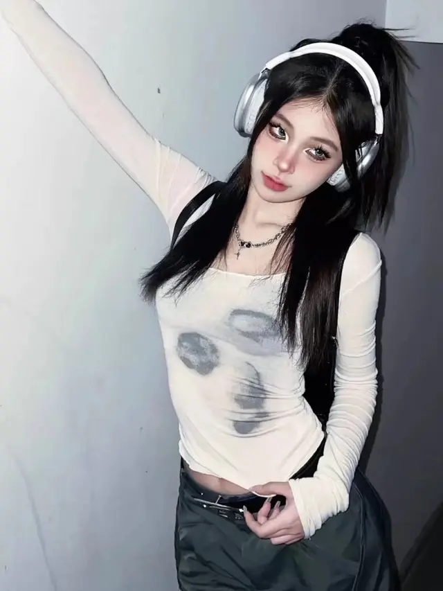 Niche Slim fit Bottoming Shirt Top White - Shop at LoveMi