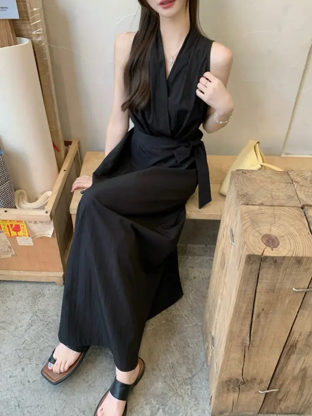 V neck Sleeveless Women's Waist tight Dopamine Strap Seaside Vacation Style Dress Black - Shop at LoveMi