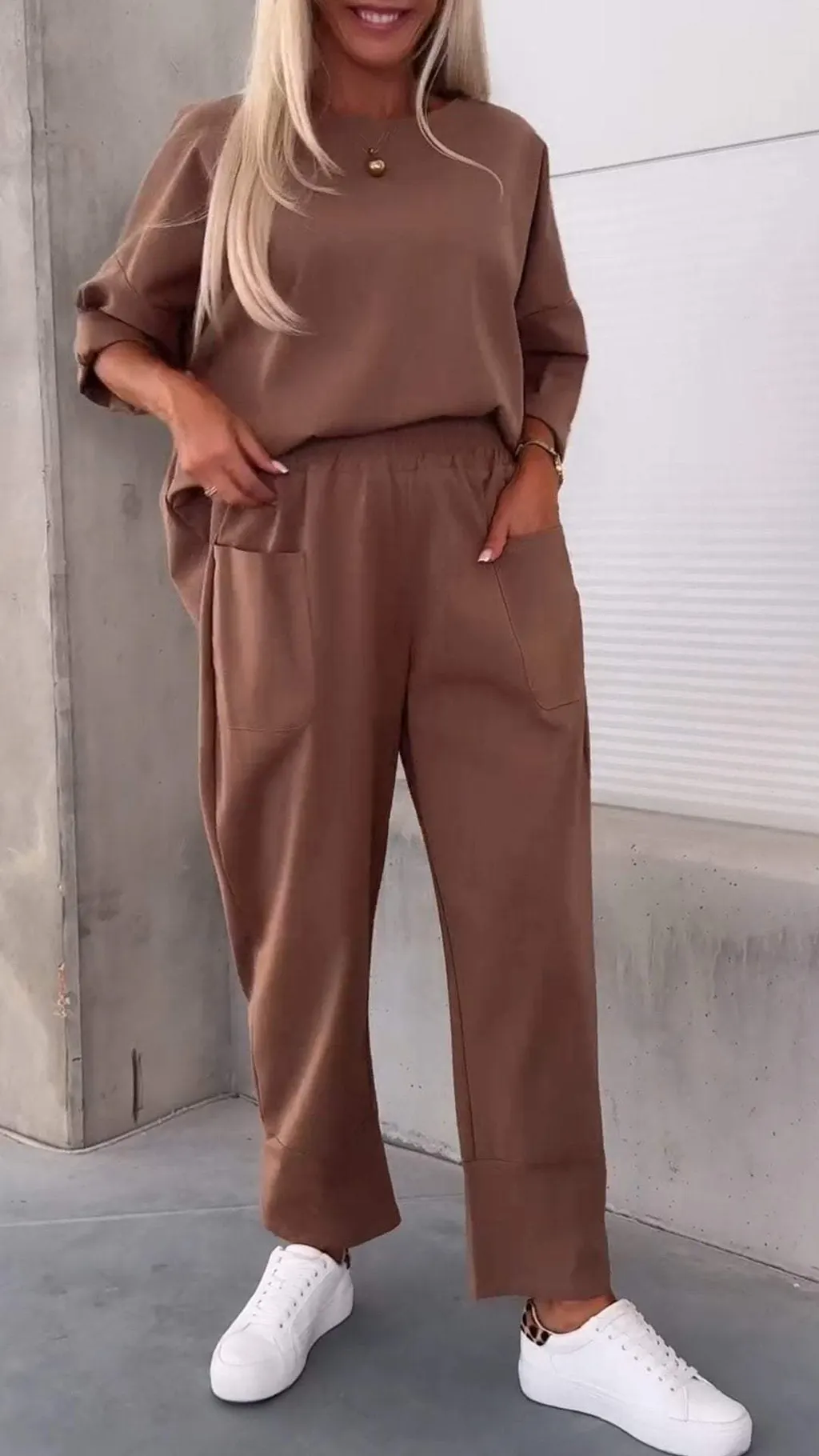 Two-piece Solid Colour Round Neck Cropped Pants Set - Dark Brown