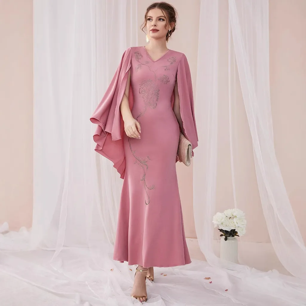 Embroidered Slim Bat Sleeve Sheath Dress - Pink