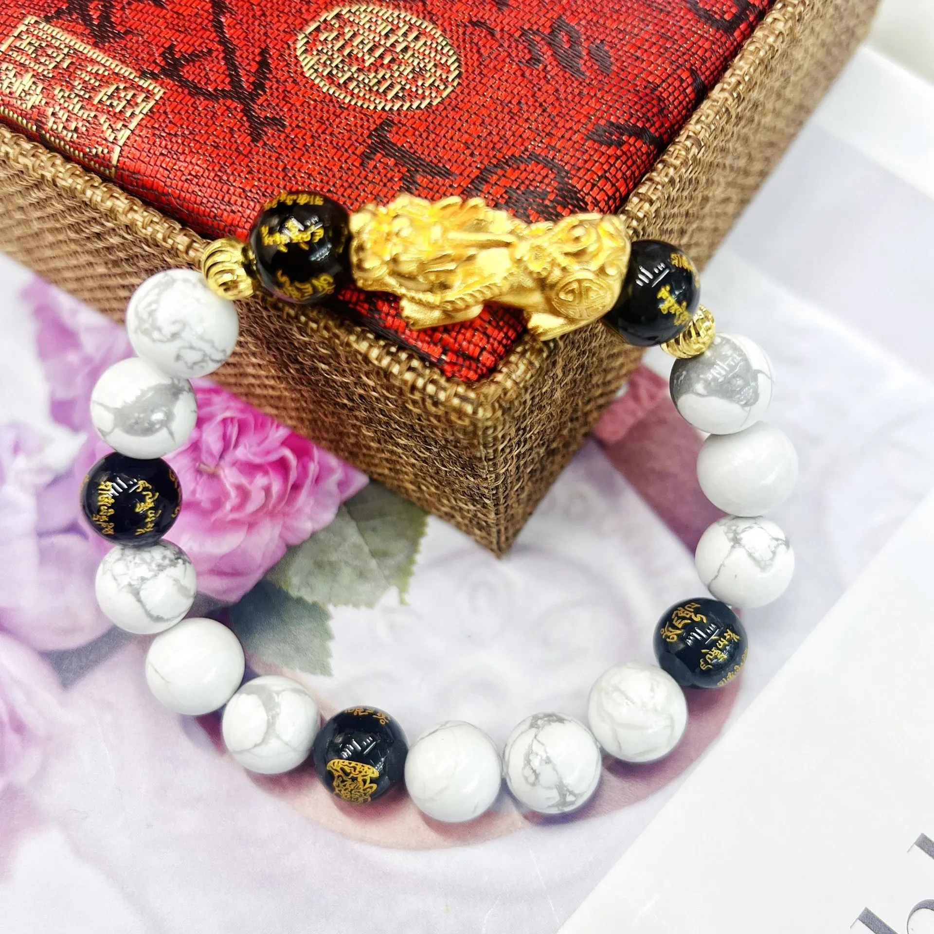 Vintage White Turquoise Black Agate Bracelet - 15 To 17Cm