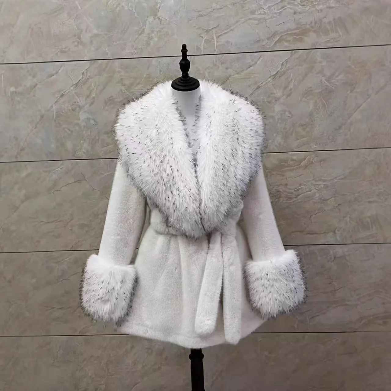 Temperament Slim Fit Women's Fur Coat - White