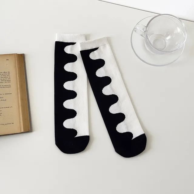Niche Retro Design Socks Female Cotton Socks South Korea Ins Black And White Wave - Shop at LoveMi