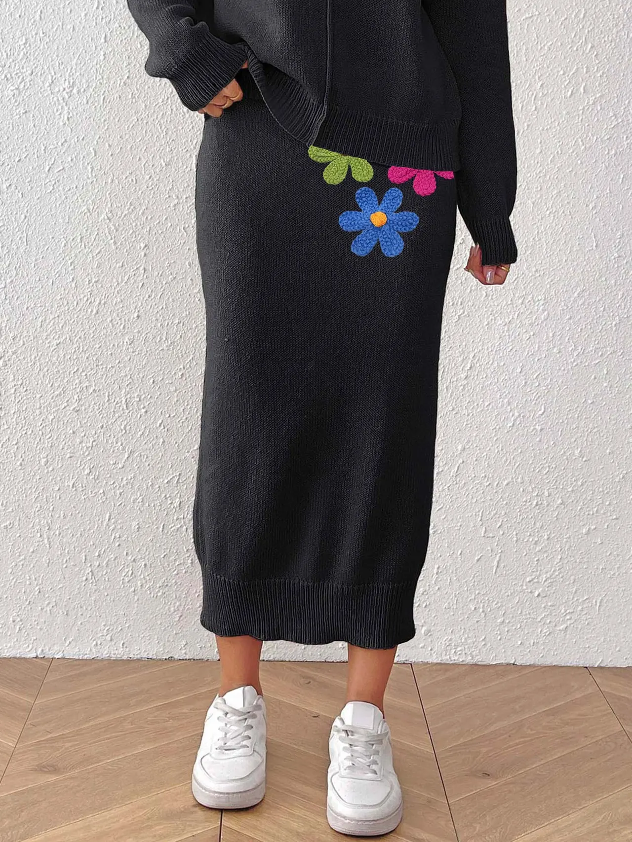 Women's Mid-length Elegant Embroidered Three-dimensional Flower Stitching Skirt - Black