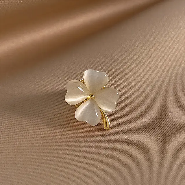 New Alloy Brooch High Sense Niche High end Pin Coat Suit High end All match Corsage Four Leaf Clover - Shop at LoveMi