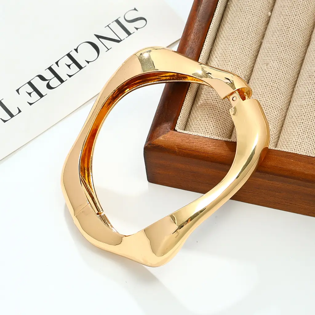 Bracelet Creative Retro Metal Glossy Surface Bracelet - Gold