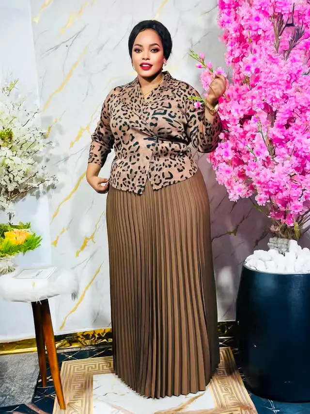 Plus Size Slightly Fat Women's Clothing Printed Long sleeved Top Pleated Skirt Brown - Shop at LoveMi