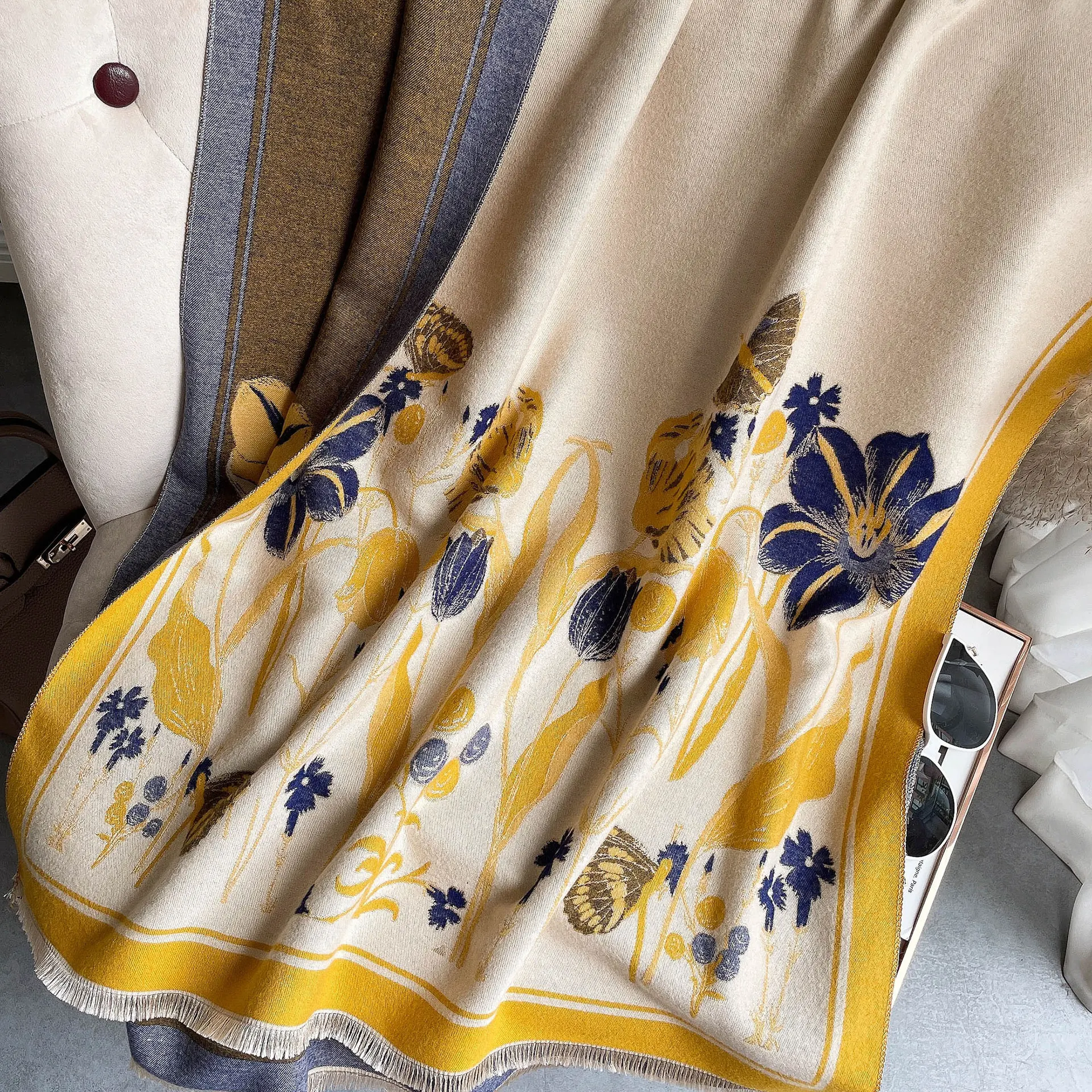 Autumn And Winter Cashmere-like Warm Jacquard Flower Decorative Air Conditioning Shawl - Beige