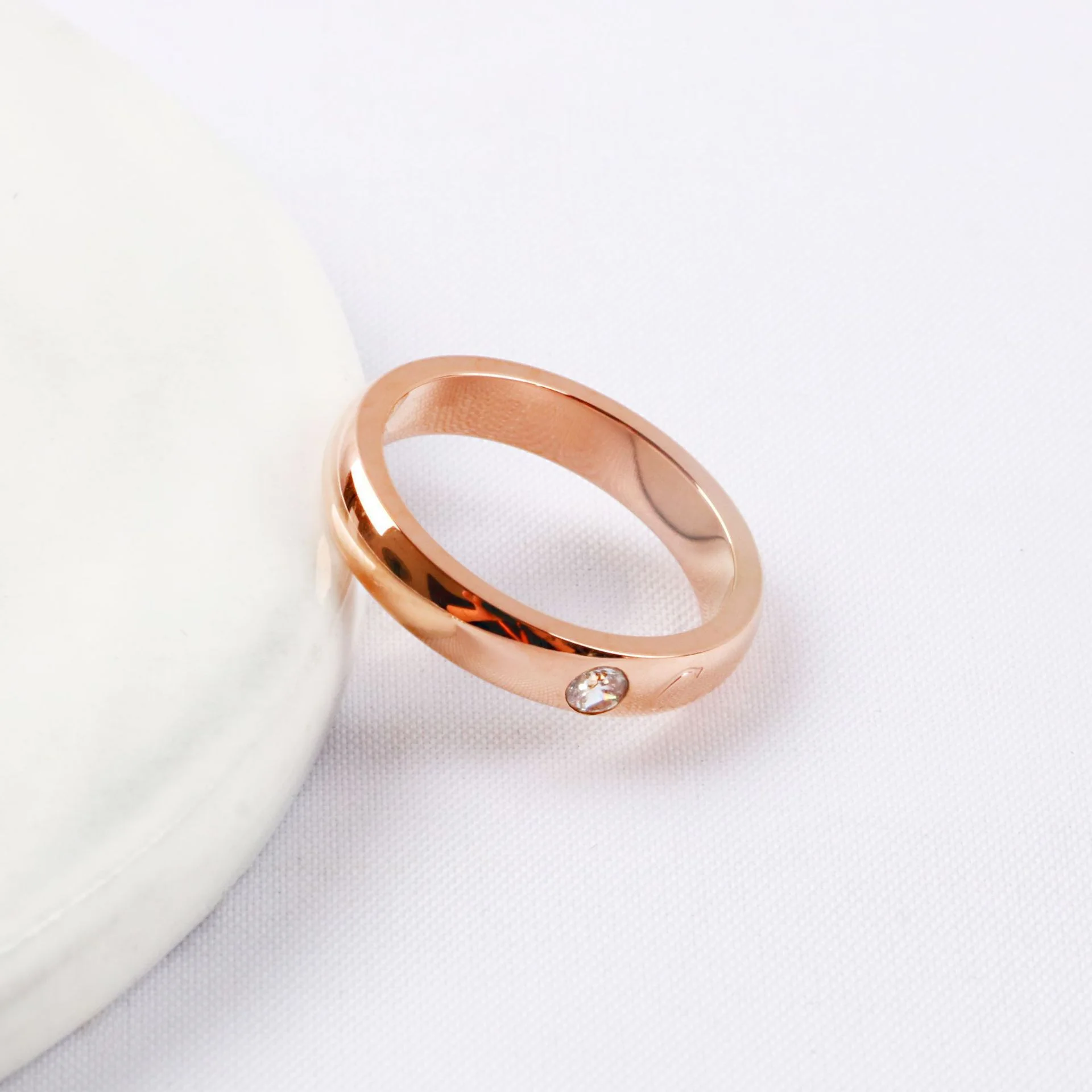 Men's And Women's Suede Titanium Steel Ring - Arc Diamond Rose Color - View 1