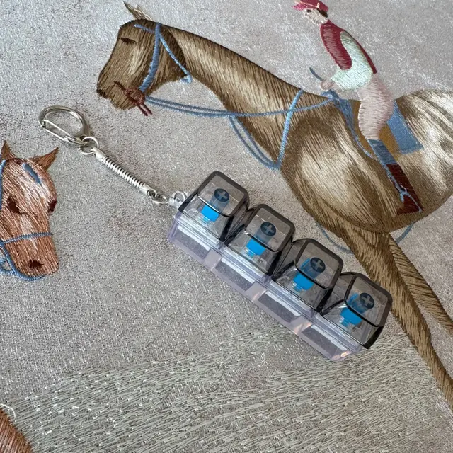 Decompression PC4 Key Mechanical Keyboard Keychain Decompression Vent Toy Transparent Black - Shop at LoveMi