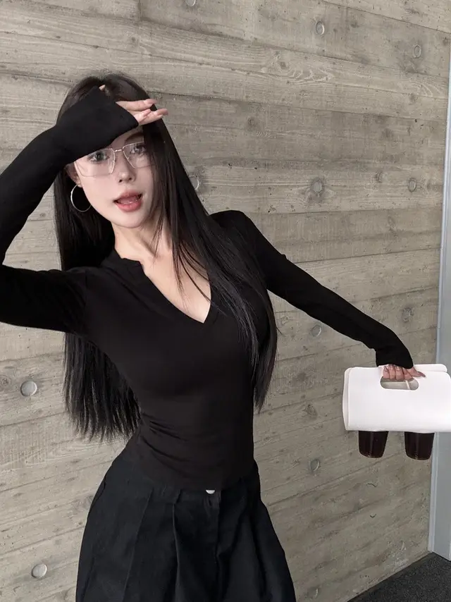 V neck Shoulder length Long sleeved T shirt Sexy Slim fitting Short Top Black - Shop at LoveMi