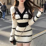 French-style Chic Black-and-white Contrast V-neck Long-sleeve Dress - Black