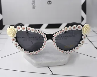 Rose sunglasses - White