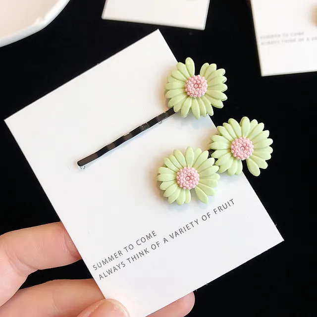 Daisy flower clip Green - Shop at LoveMi