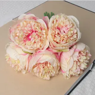 Artificial flower bride holding hands and pegging five peony - Rose Red
