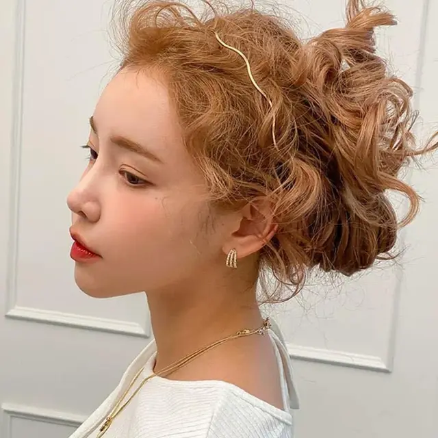 Metal wavy hair band Gold - Shop at LoveMi