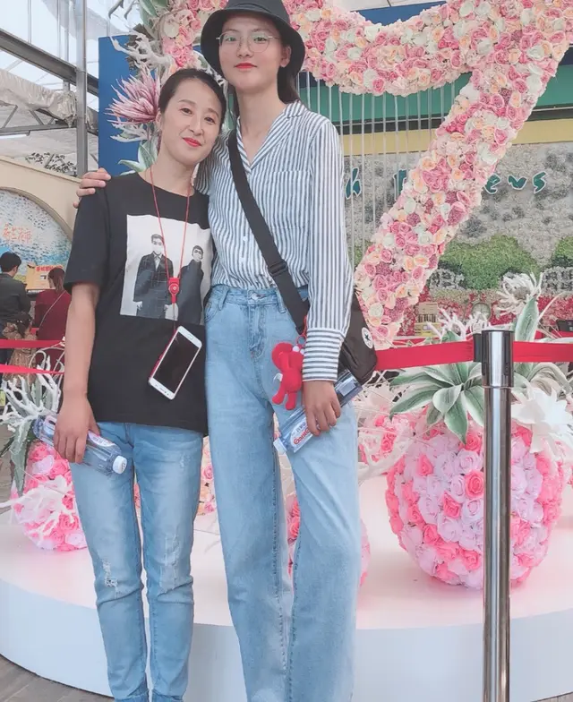 Blackpink Jennie Kim Chi ni''s same washable light coloured retro style loose legged jeans Light Blue - Shop at LoveMi