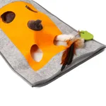 Cat scratching a blanket - Grey Orange - View 1