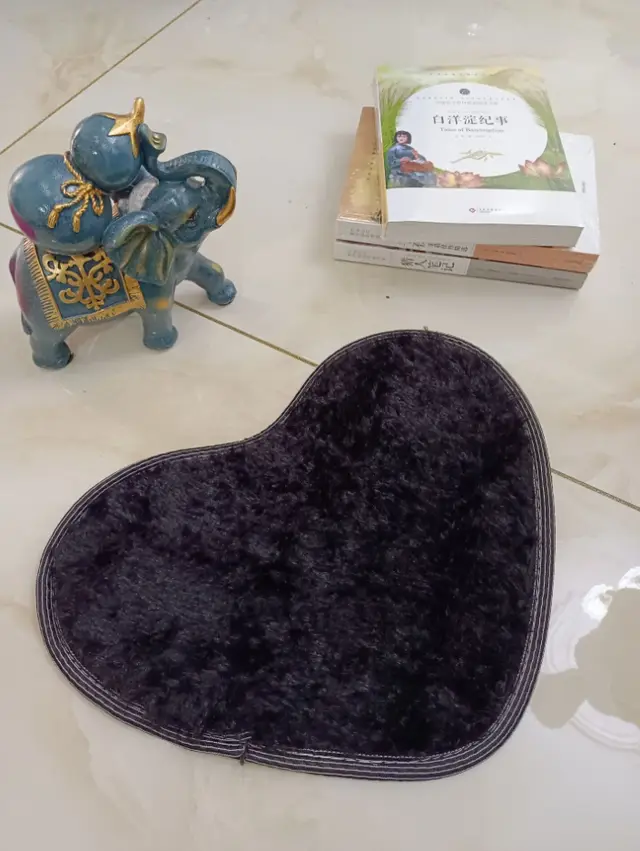 Thickened heart shaped silk mats door mats bathroom non slip mats living room bedroom bedside carpet Black - Shop at LoveMi