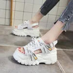 Increased inner sandals with platform - White