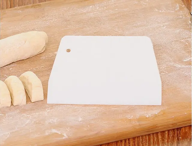 The Classic Pastry Dough Cutter - White