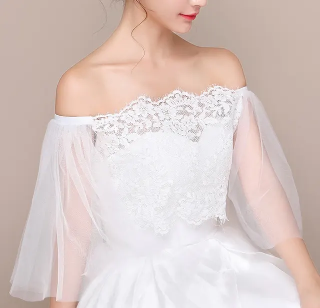 One-shoulder lace bride shawl - White